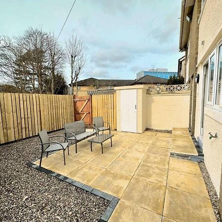 Quirky, Family Home In Glasgow Cardonald Екстериор снимка