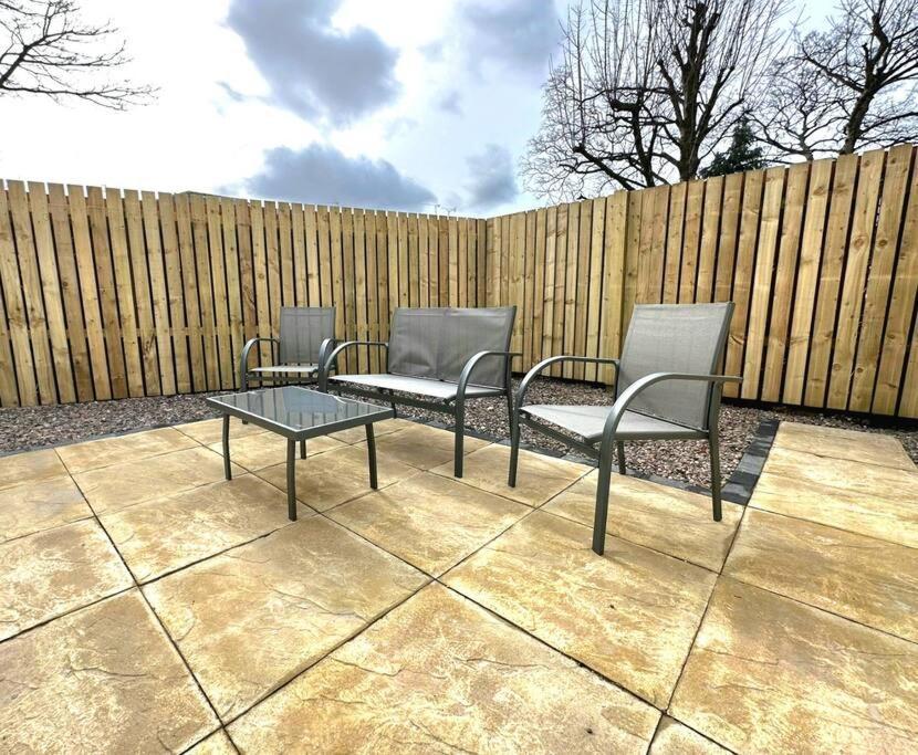 Quirky, Family Home In Glasgow Cardonald Екстериор снимка