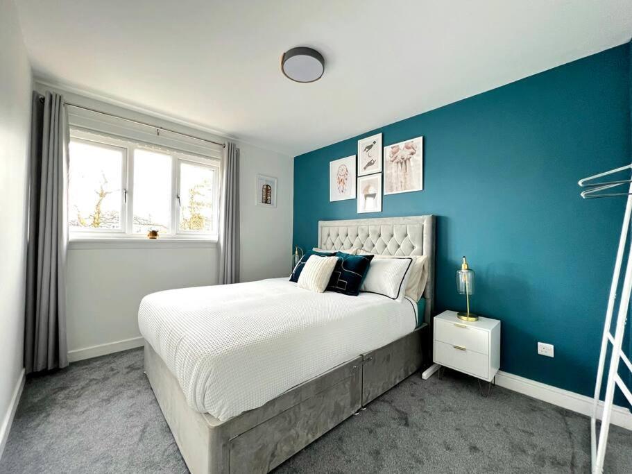 Quirky, Family Home In Glasgow Cardonald Екстериор снимка